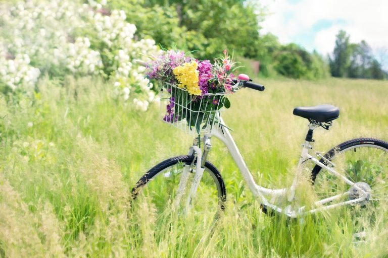 Quel type de clignotant est le plus adapté pour un casque de vélo ?